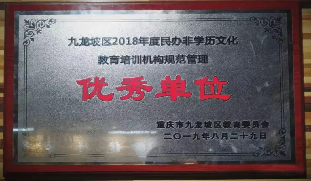 赶紧报完名，抓紧时间画画  纠结的时间不如多画几个速写  你纠结的时候别人已经报完名在画了~    复课福利领取  疫情期间这些名师课堂你是否错过打卡了？  现将龙行线上数百场名师课程免费分享给你速度领??！